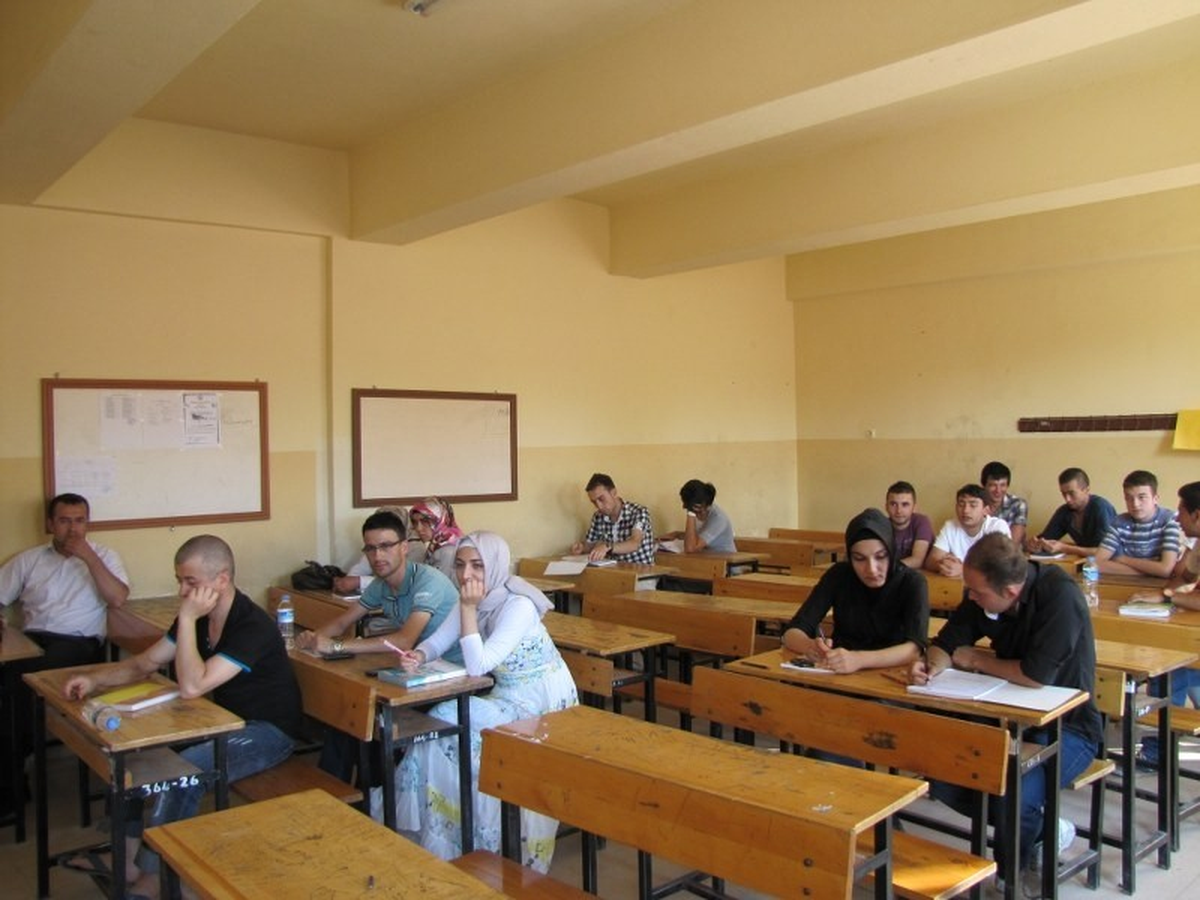 Hisarcık\'ta "Okullar Hayat Olsun" Projesi Kapsamında KPSS Kursu Açıldı