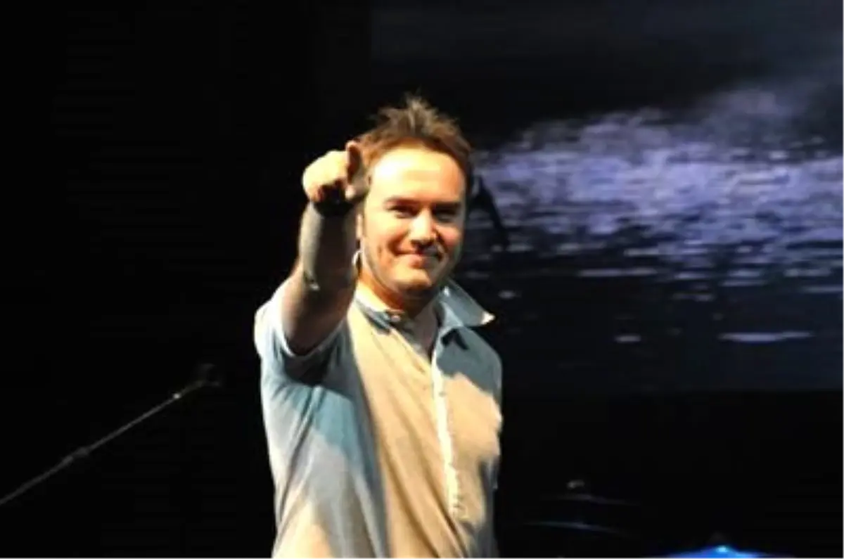 İnegöl\'de Mustafa Ceceli Rüzgarı Esti