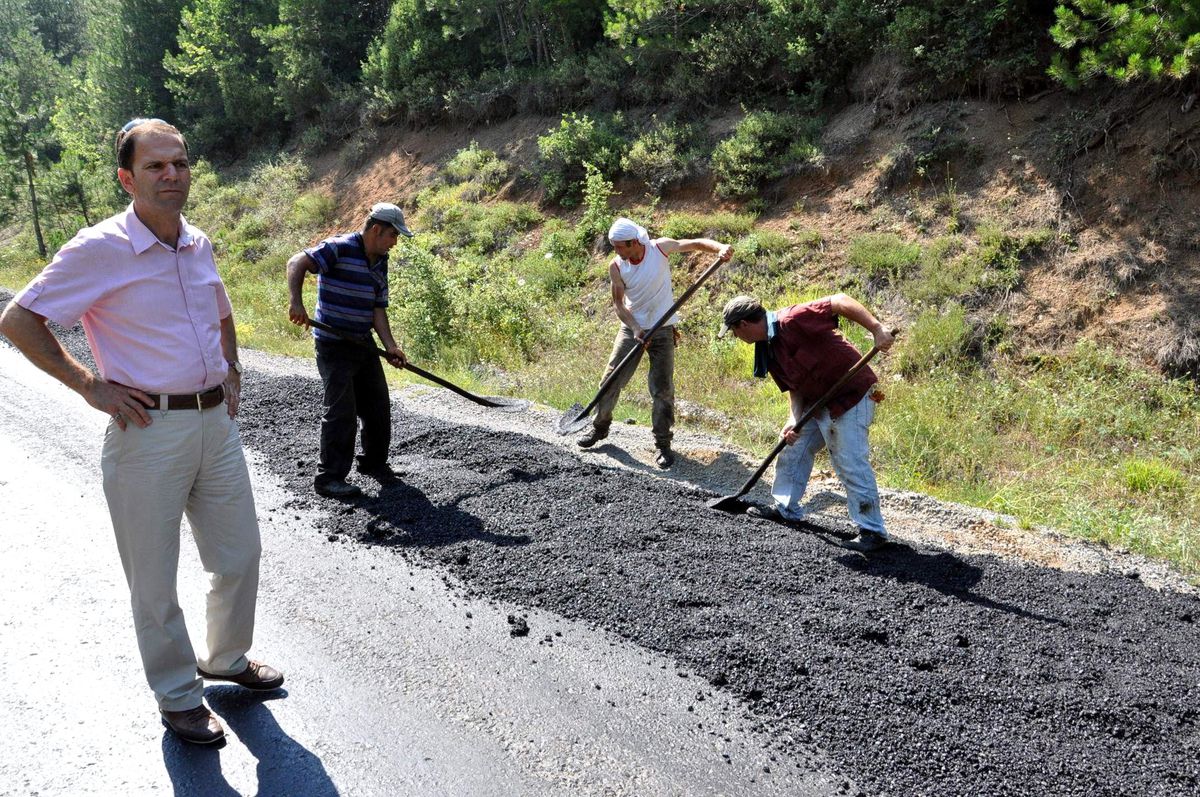 Köy Yollarında Yama Çalışmaları Başladı