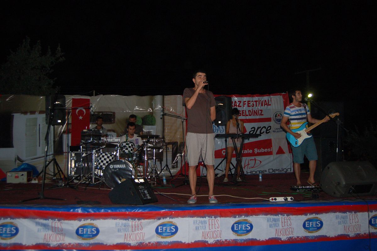 Lapsekili Gençler Konserle Coştu