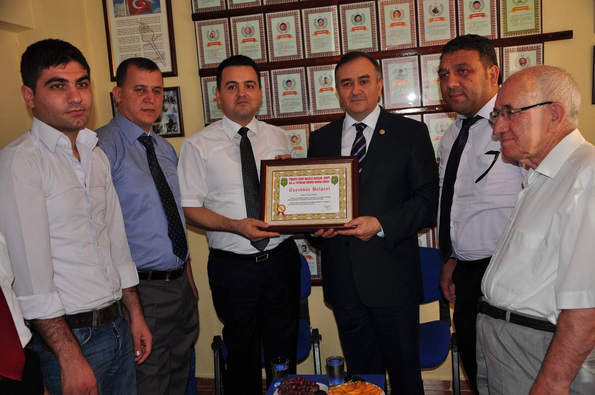MHP\'li Akçay\'dan Şehit Aileleri Derneği\'ne Ziyaret