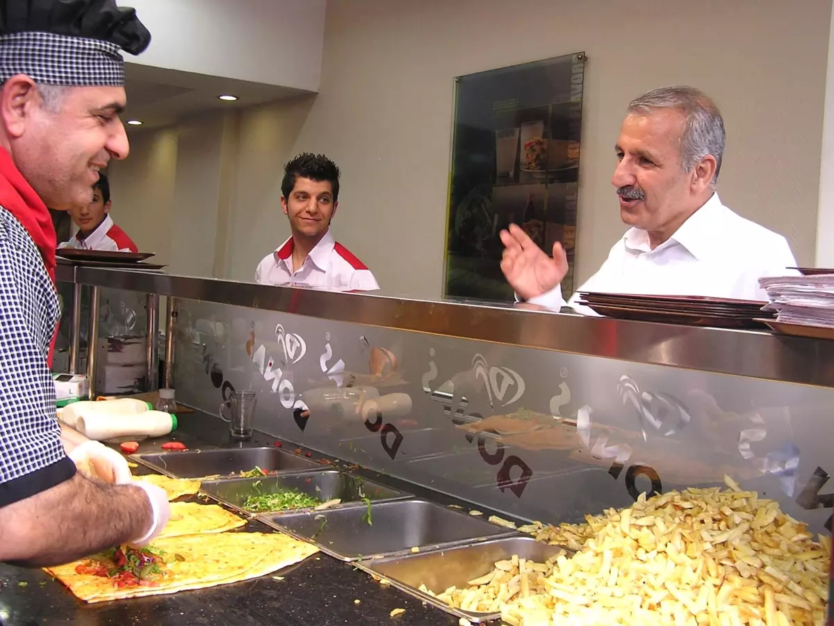 Milletvekili Şahin Esnafı Ziyaret Etti