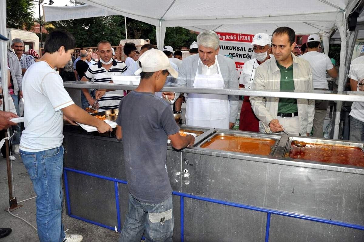 Odunpazarı Belediyesi Her Gün 5 Bin Kişiye İftar Yemeği Verecek