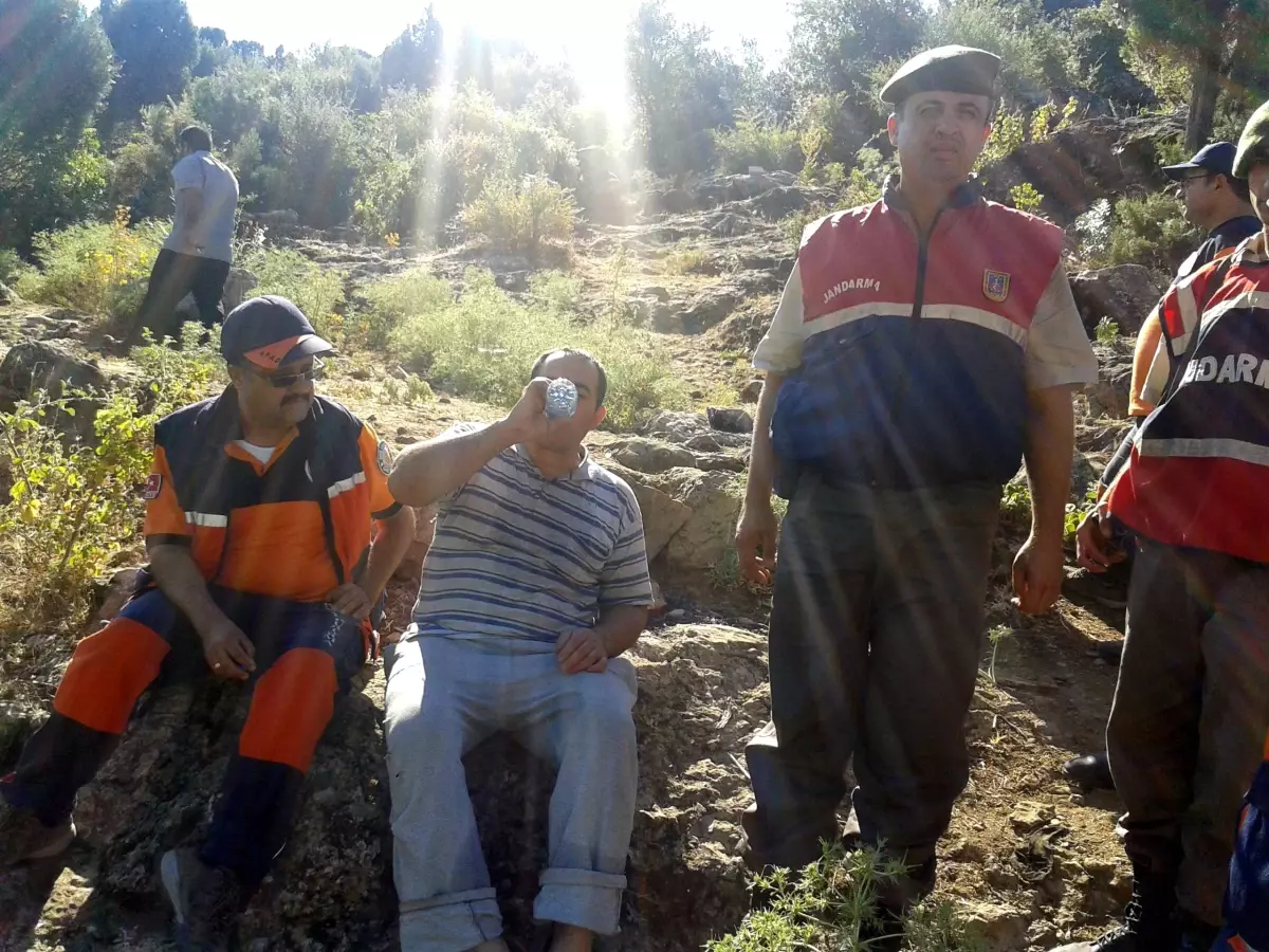 Ormanlık Alanda Kaybolan Amatör Balıkçıyı Jandarma Buldu