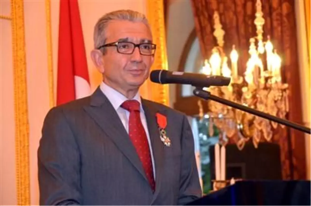 Oyak-Renault Genel Müdürü Tarık Tunalıoğlu, Légion D\'honneur Nişanı