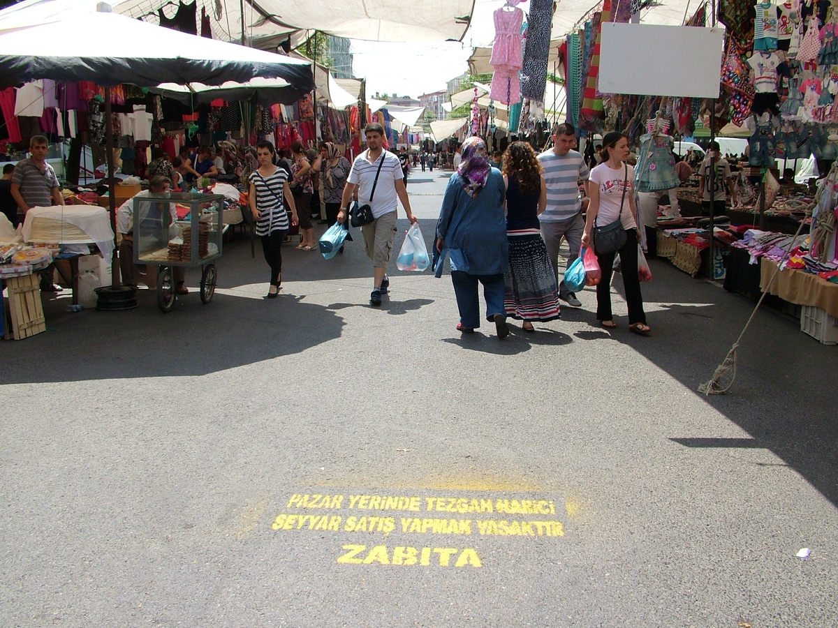 Semt Pazarına Seyyar Satıcı Uyarısı