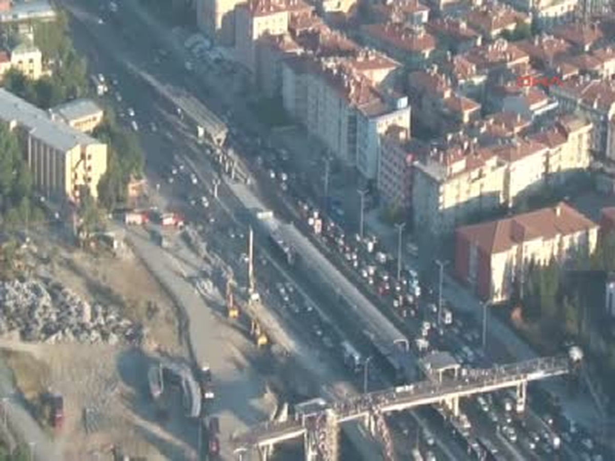 Sesli Avcılar\'da Çöken Metrobüs Köprüsünün Havadan Görüntüleri...