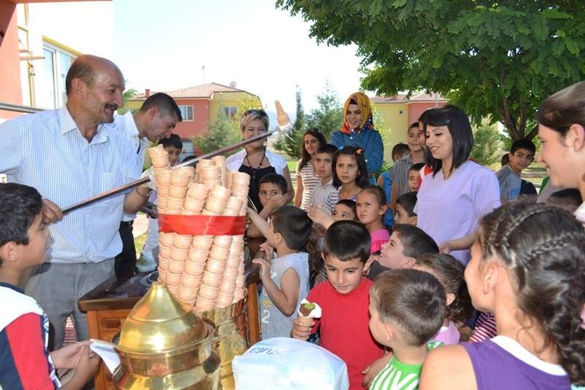 Sevgi Evlerinde Dondurma Şöleni Düzenlendi
