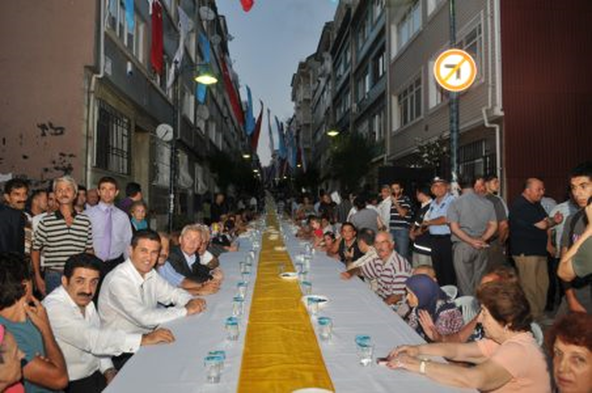 Şişli Belediyesi Ramazanı Sokak İftarlarıyla Karşılıyor