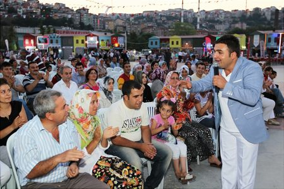 Sivaslılara Haliç Kıyısında Eğlence
