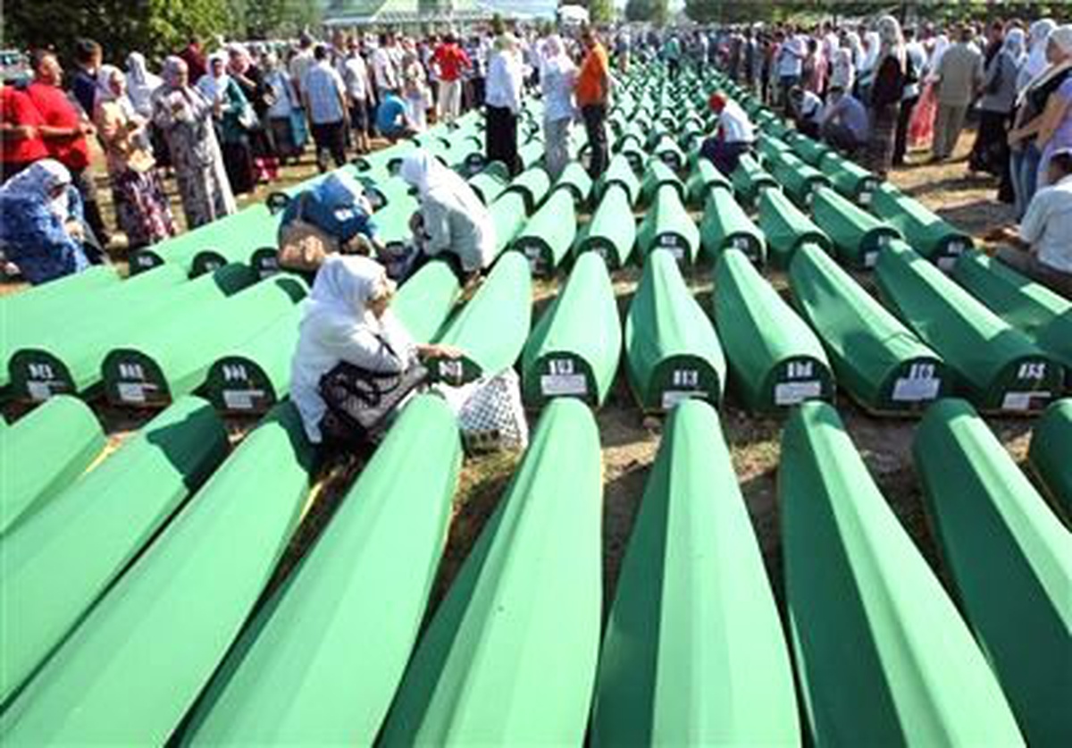Srebrenitsa Soykırımı Kurbanları "Son Yolculuğuna" Çıktı