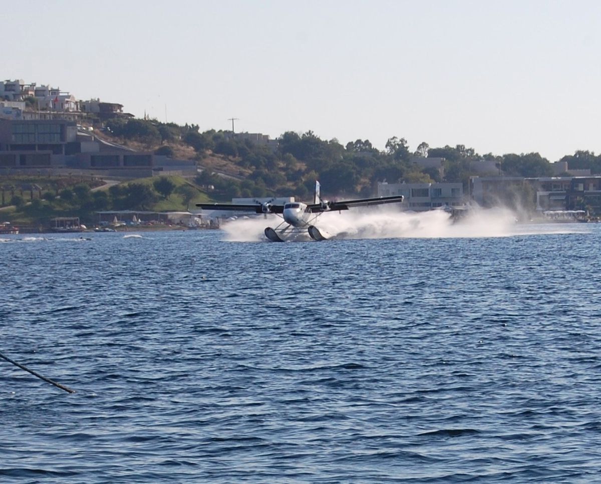 Uçak Taksi Bodrum\'a İniş Yaptı