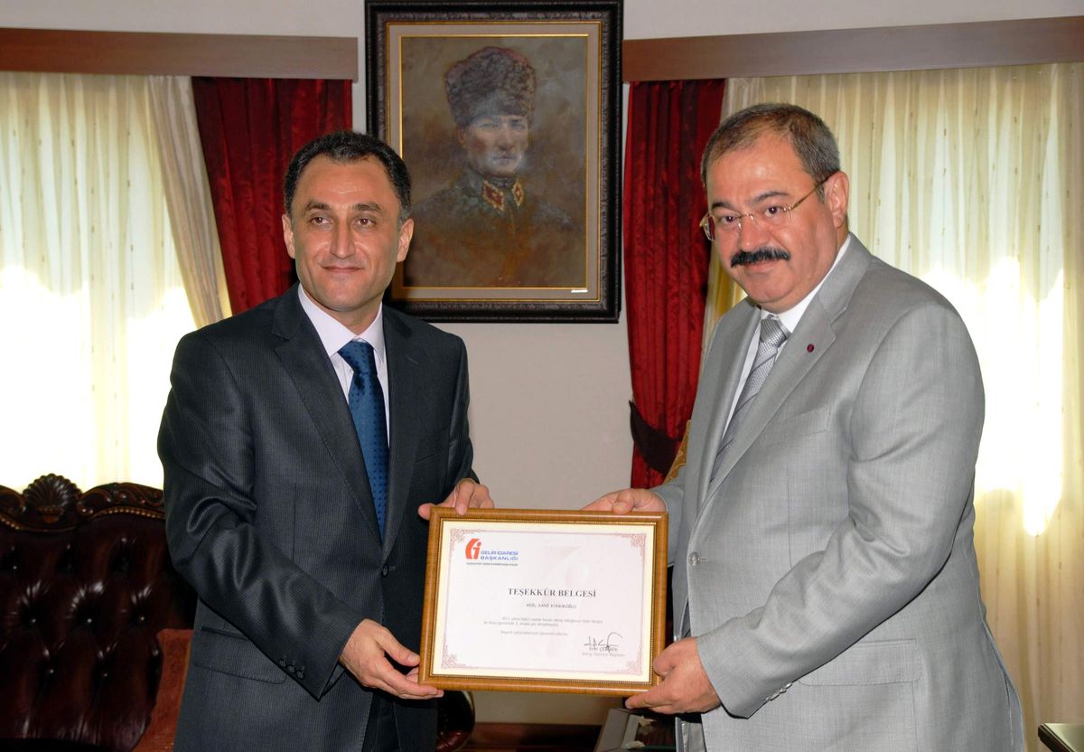 Vergi Dairesinden Sanko\'ya Teşekkür Plaketi