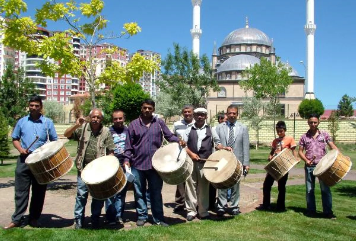 Yozgat\'ta Ramazan Davulcularına Eğitim