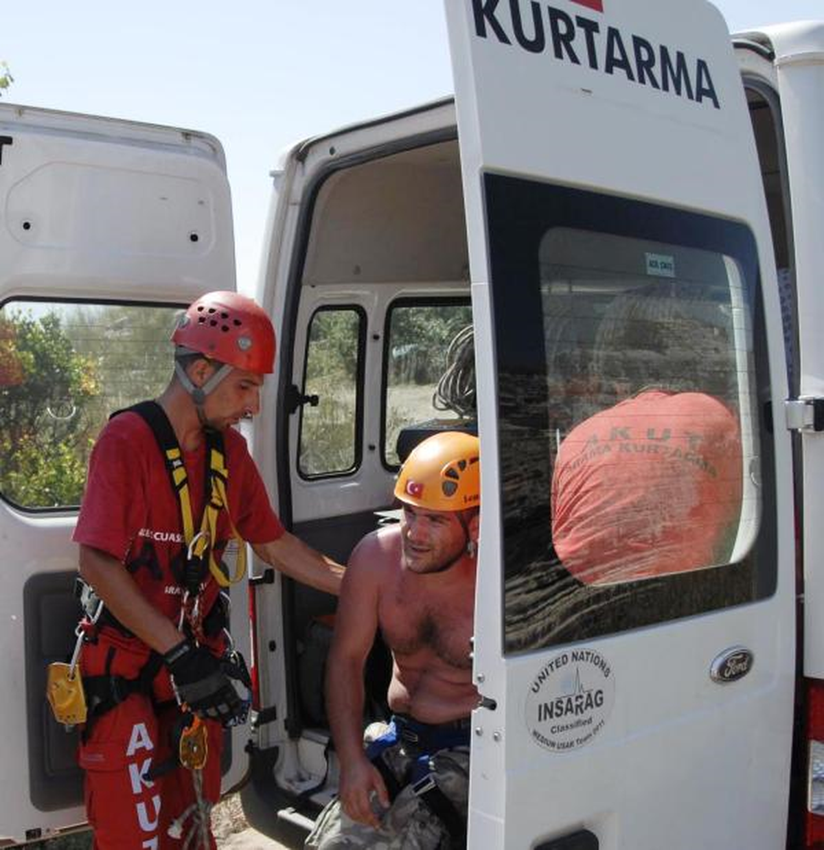 20 Metre Yüksekliğindeki Kayalıklara Çıktı,