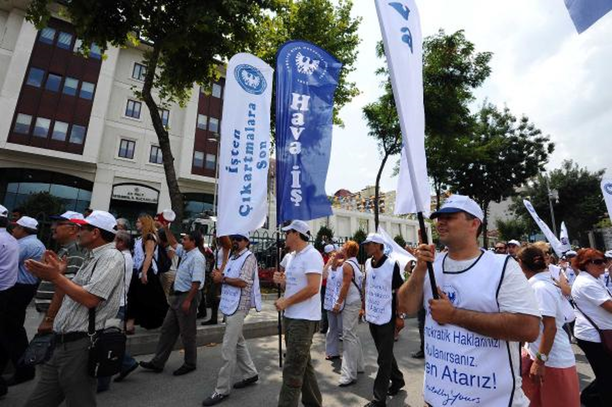 AK Parti İl Binası Önünde Hava-İş Protestosu