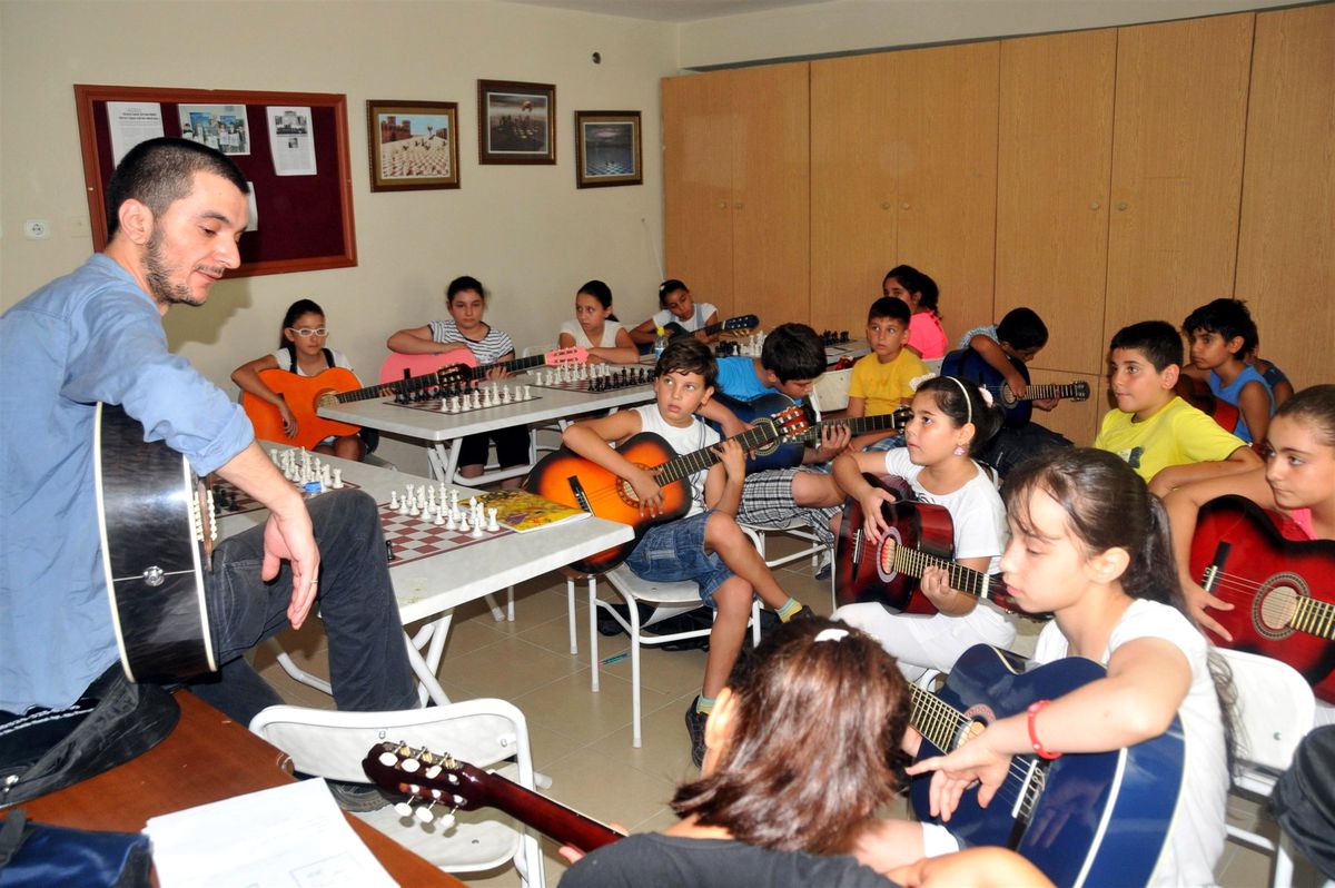 Akdeniz Belediyesi\'nin Ücretsiz Sanat Kursları Devam Ediyor