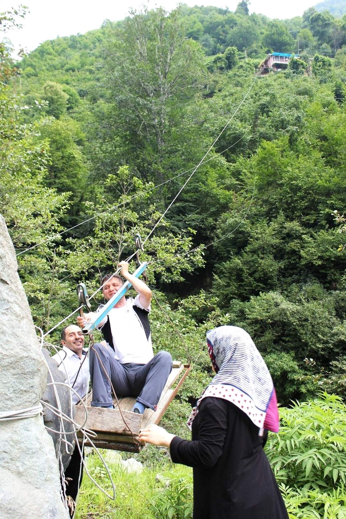 Arhavi\'de Teleferik Günlük Hayatın Bir Parçası Oldu