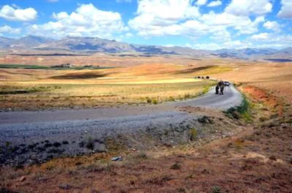Başkale\'de Askeri Aracın Geçişi Sırasında Mayın Patladı