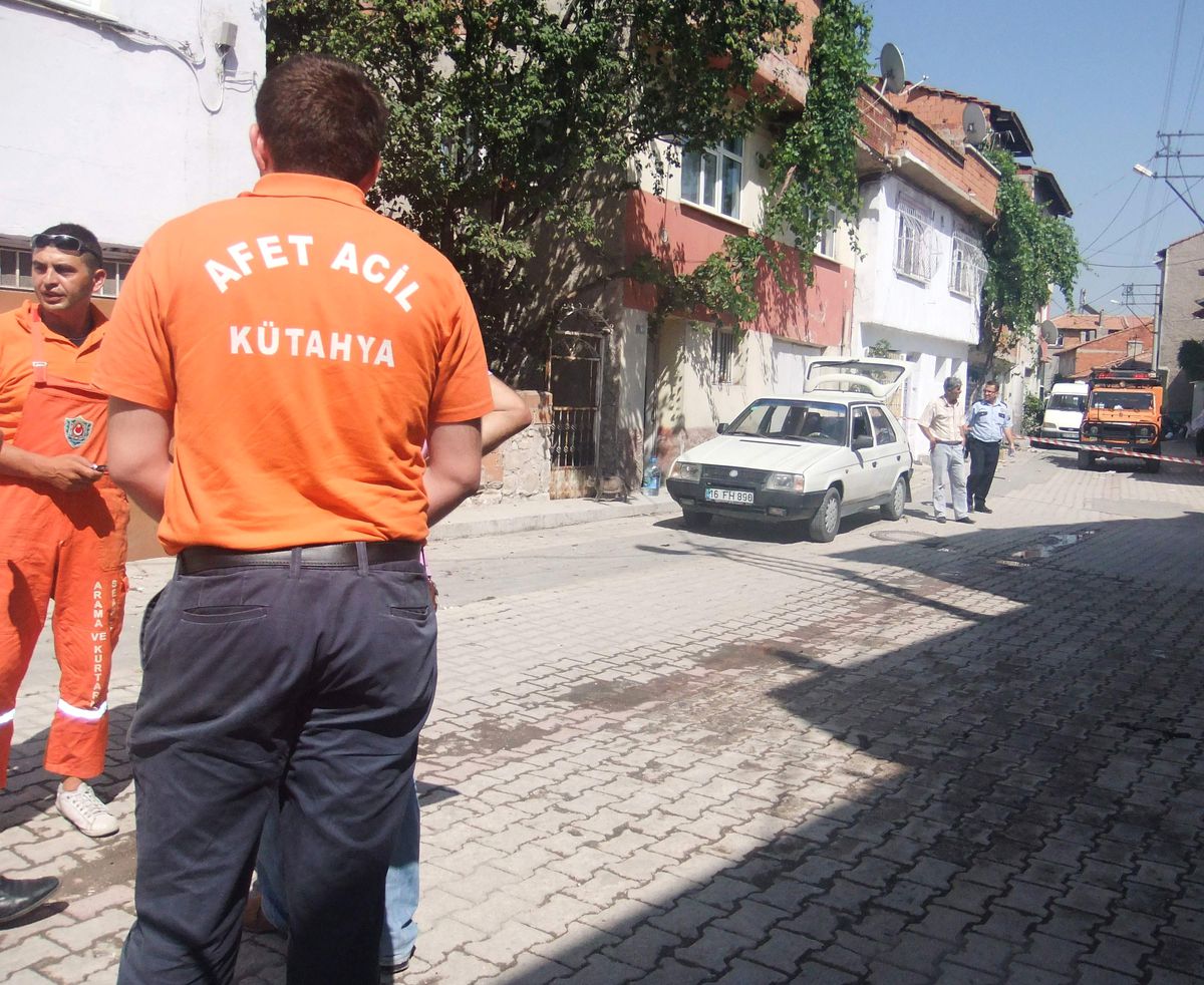 Benzin Döküp Kendisi ve Eşini Yaktı