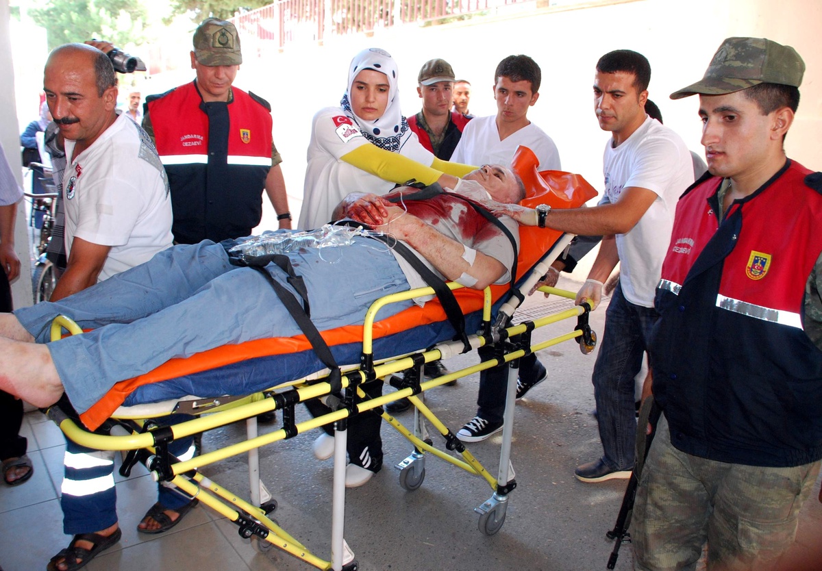 Cezaevinde Boğazı Kesilen Mahkum Hastaneye Kaldırıldı