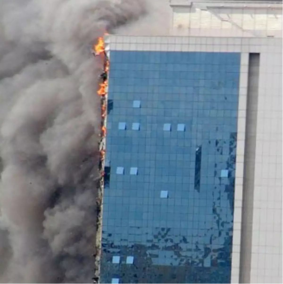 Ek - Polat Tower\'da Yangın