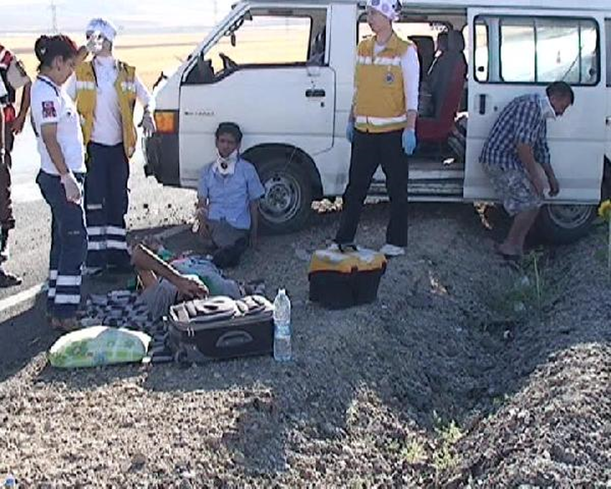 Ereğli\'de Minibüs Devrildi: 6 Yaralı