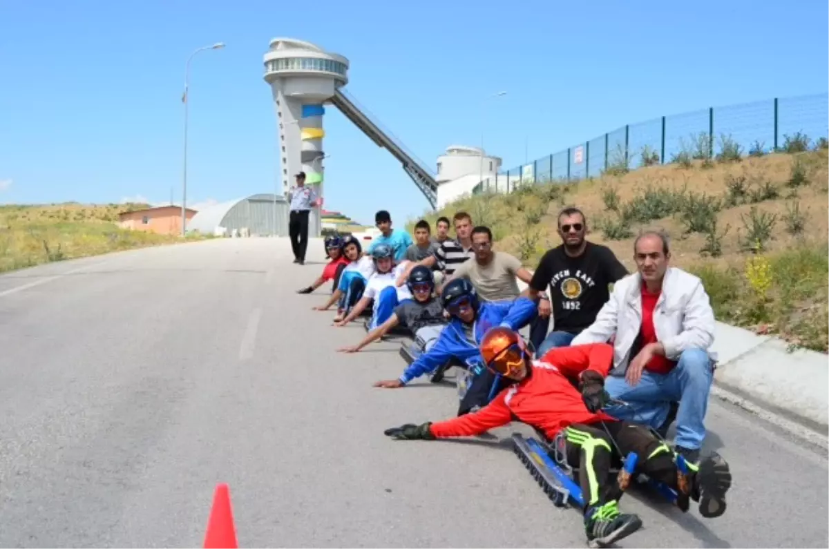 Erzurumlu Kızakçıların Yoğun Mesaide
