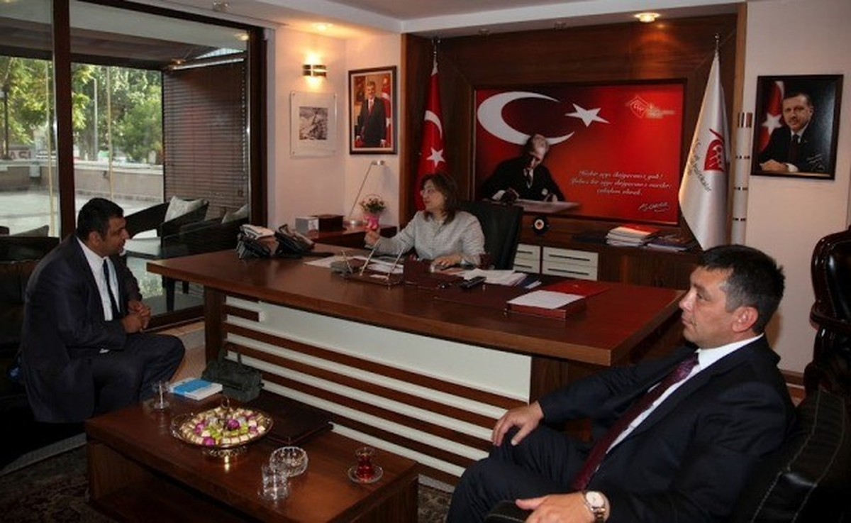 Fatma Şahin Çomü\'ye Geliyor