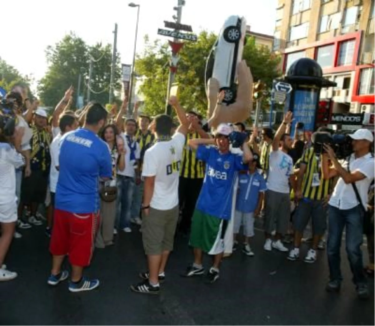 Fenerbahçe Taraftarı Sokağa İniyor