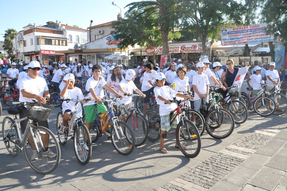 Foça\'da, Çevre ve Sağlık İçin Pedal Çevirdiler