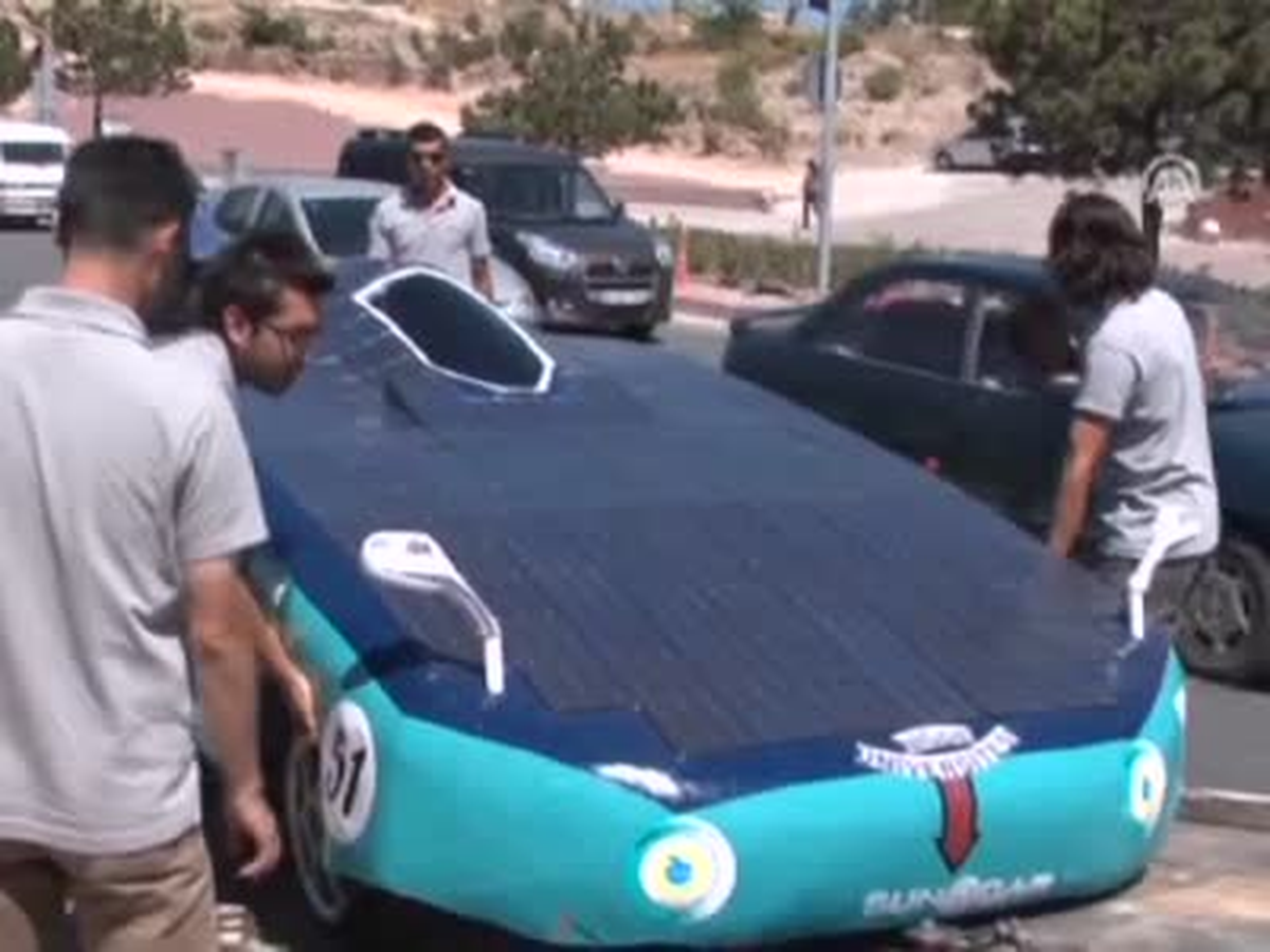 Güneş Enerjili Araba Trafikte