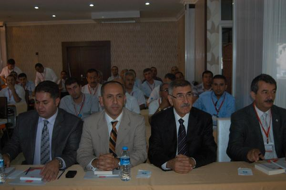 Hakkari\'de Belediye Başkanlarına Seminer