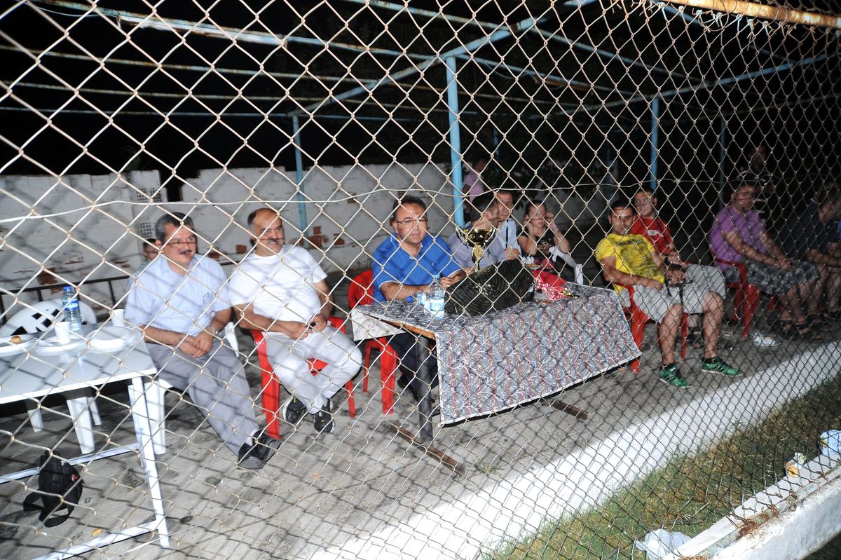 Hastane Personeli Halı Sahada Stres Attı