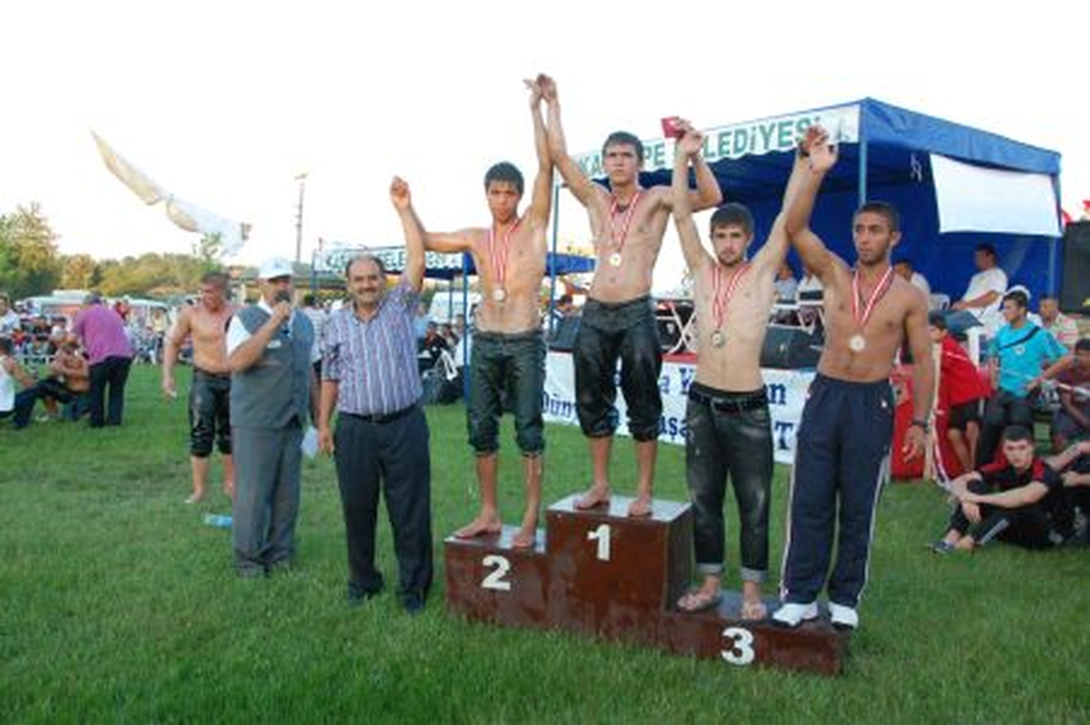 Hergeleci\'de Başpehlivan Kartepeli Başdemir Oldu