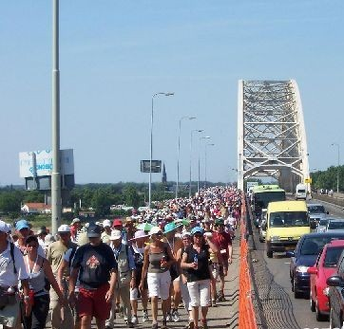Hollanda\'da "Dört Günlük Nijmegen Yürüyüşü" Başladı