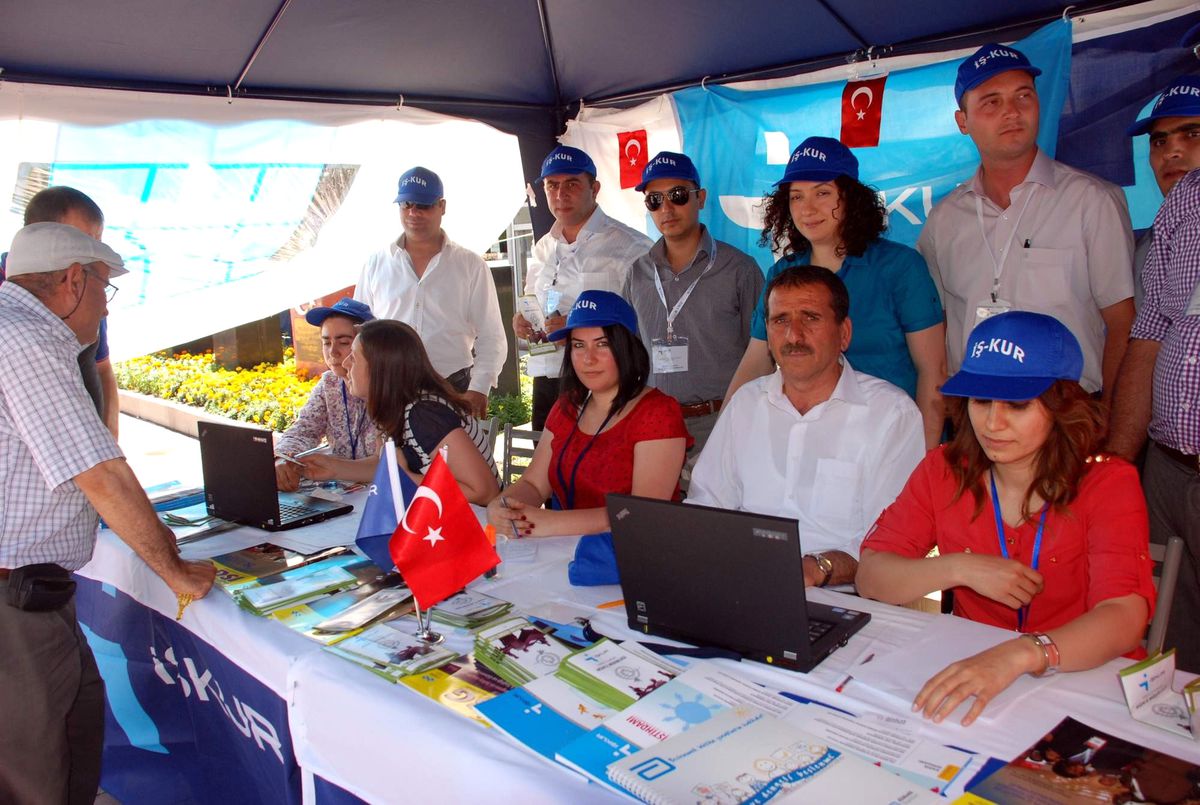İş Arayanlara Standlı Rehber
