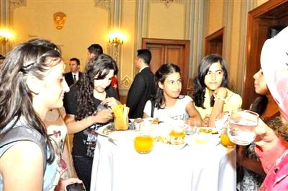 Mutlu, Batman ve Mardin'den Gelen Öğrencileri Kabul Etti