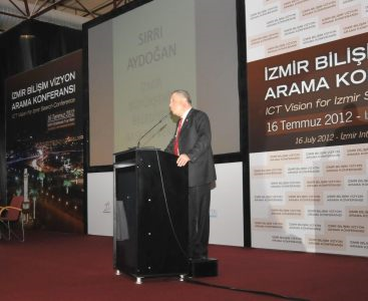 İzmir\'de "Bilişim Fırtınası" Başladı