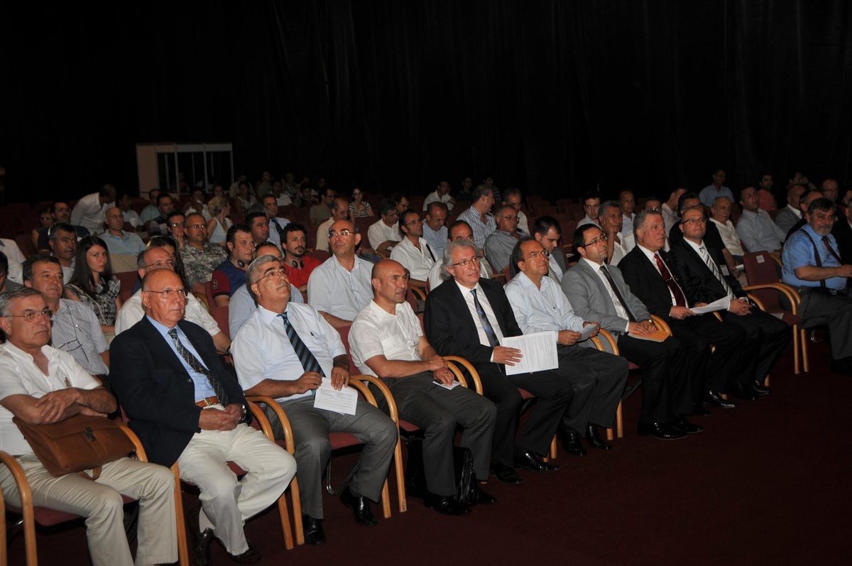 İzmir\'de \'Bilişim Fırtınası\' Başladı