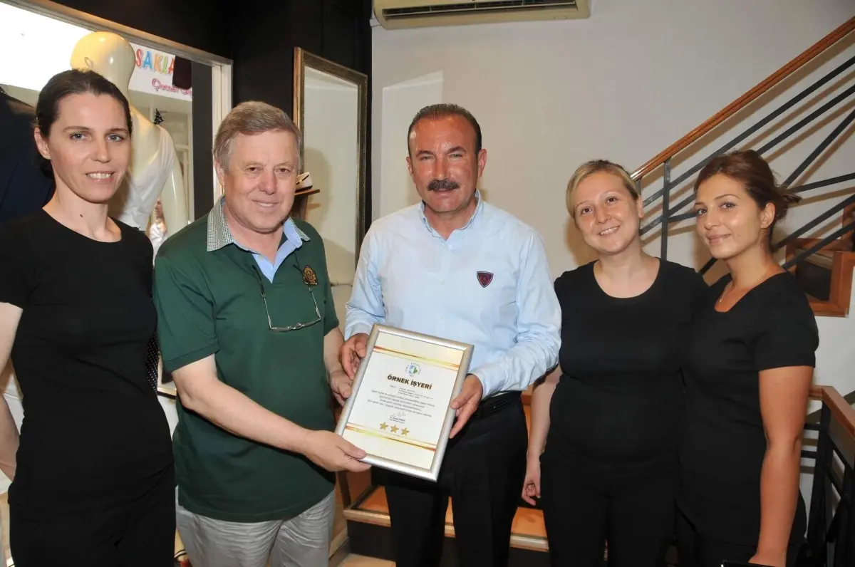 İzmit Belediyesinden Örnek İşyerlerine Belge