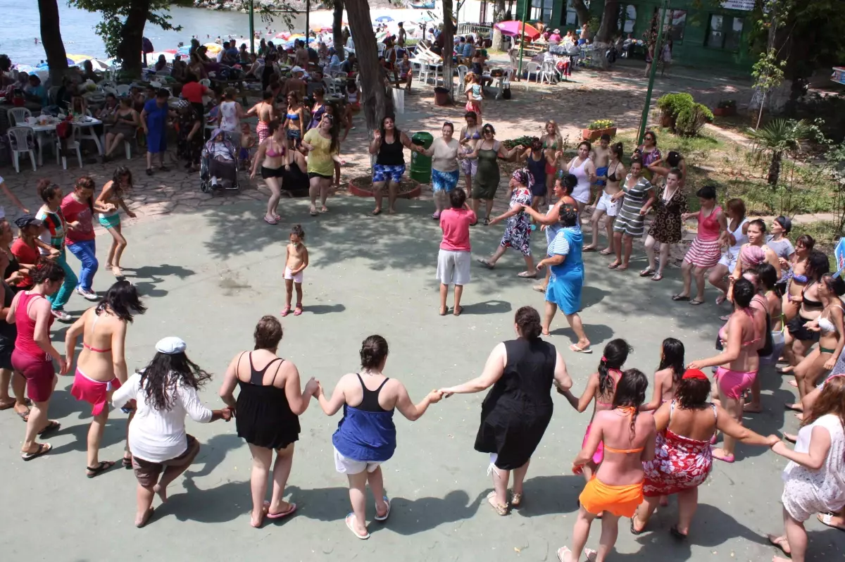 Kadınlar Kendi Gününde Döktürdü