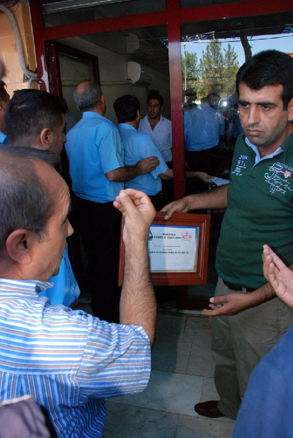 Kent Dışına Taşınmak İstemeyen Oto Galericiye Biber Gazı