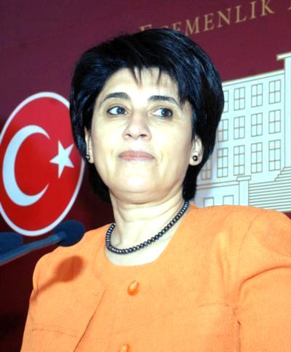 Leyla Zana\'nın Hapis Cezası Ertelendi
