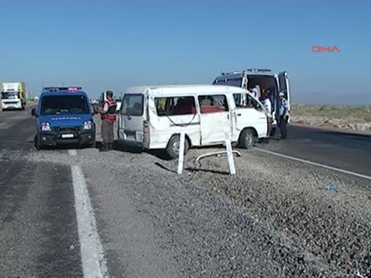 Minibüs Devrildi 6 Yaralı