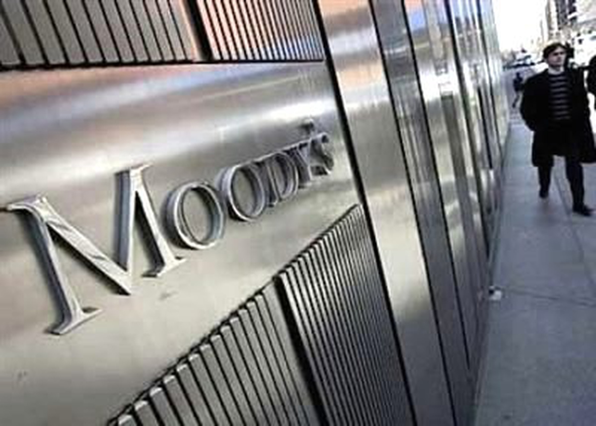 Moody\'s İtalyan Bankaların Notunu Kırdı