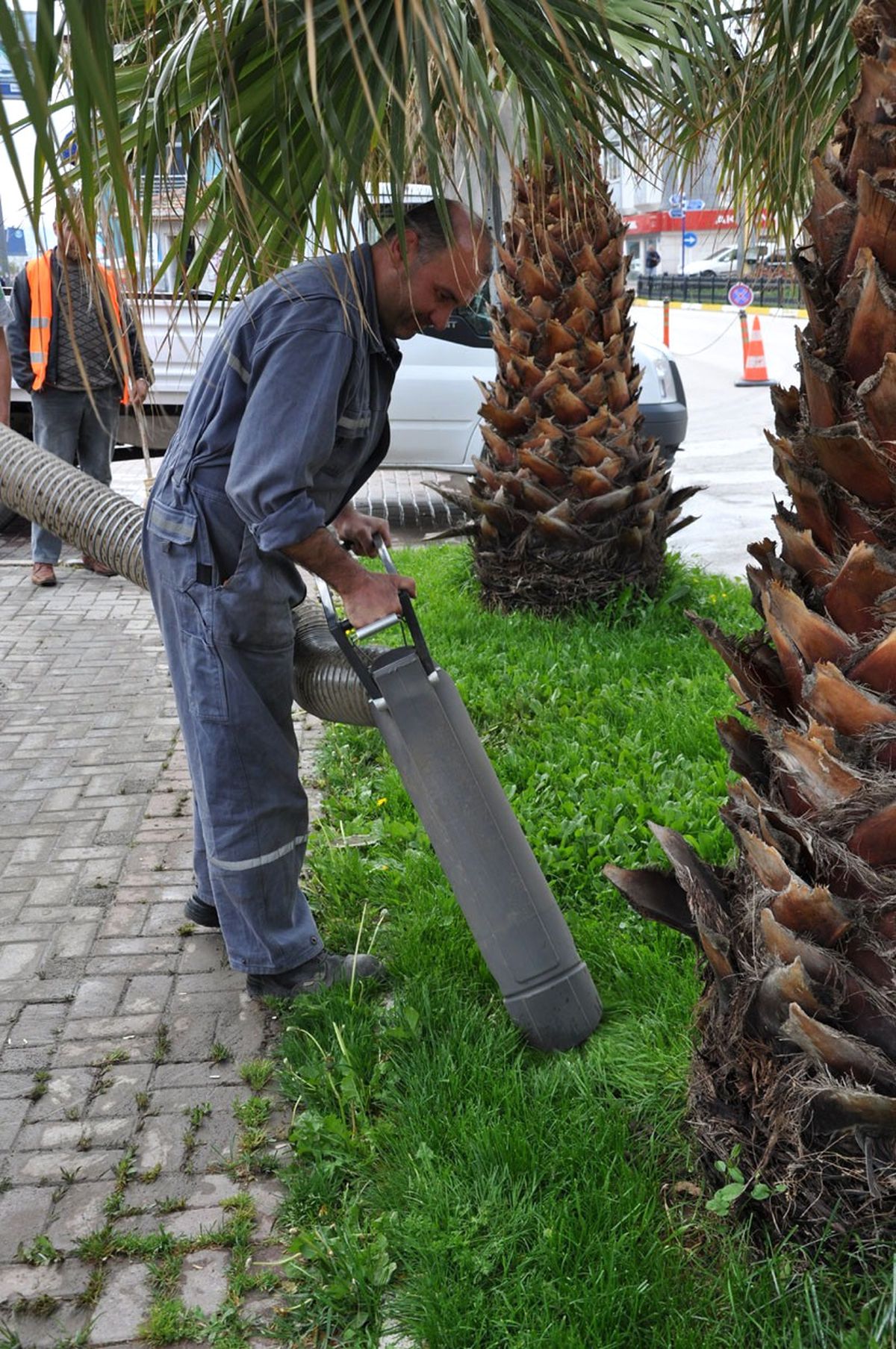 Mudanya Belediyesi\'nden Çok Amaçlı Temizlik Aracı