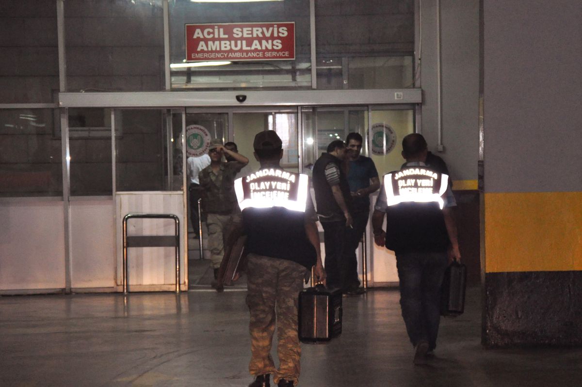 Muş\'taki Silahlı Kavgada Yaralanan 2 Kişi Erzurum\'a Getirildi