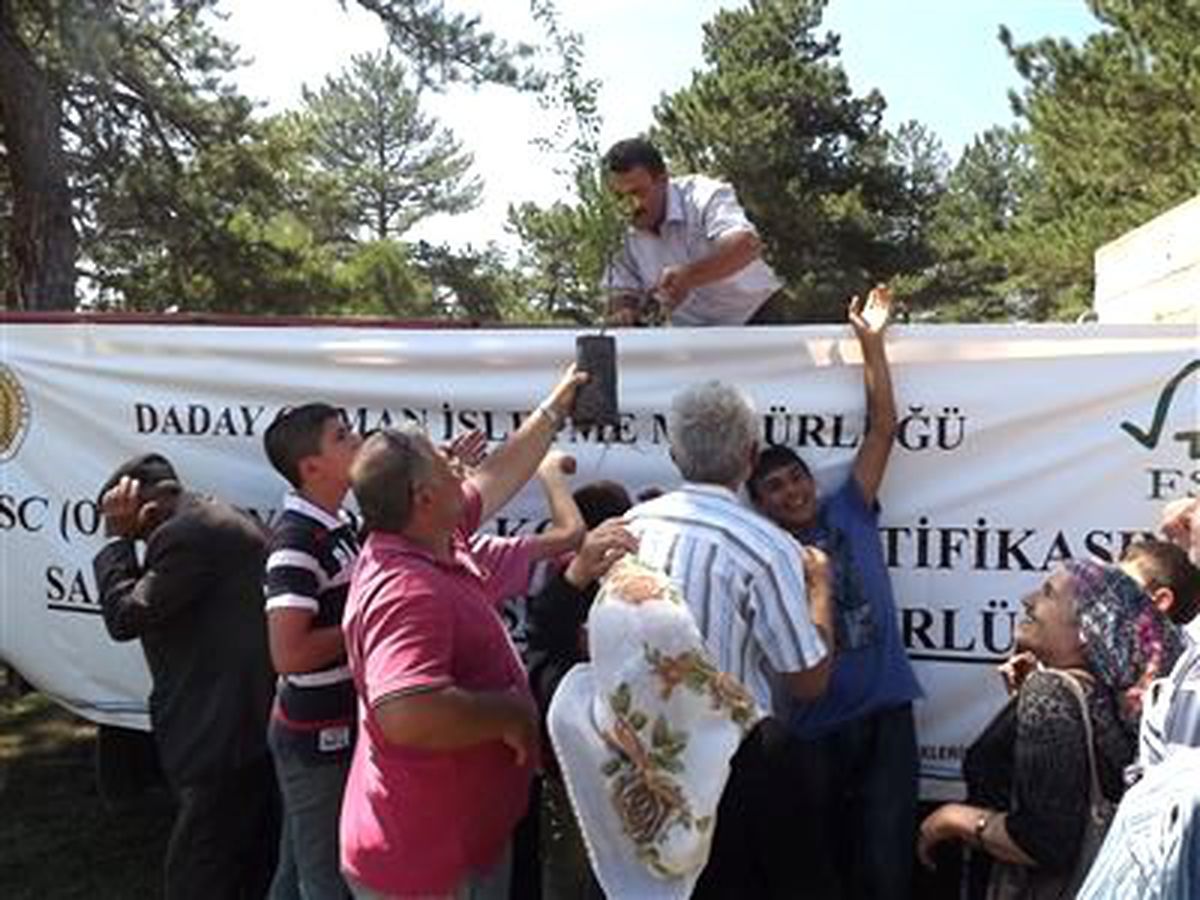 Orman İşletmesi Halka Ücretsiz Fidan Dağıttı.