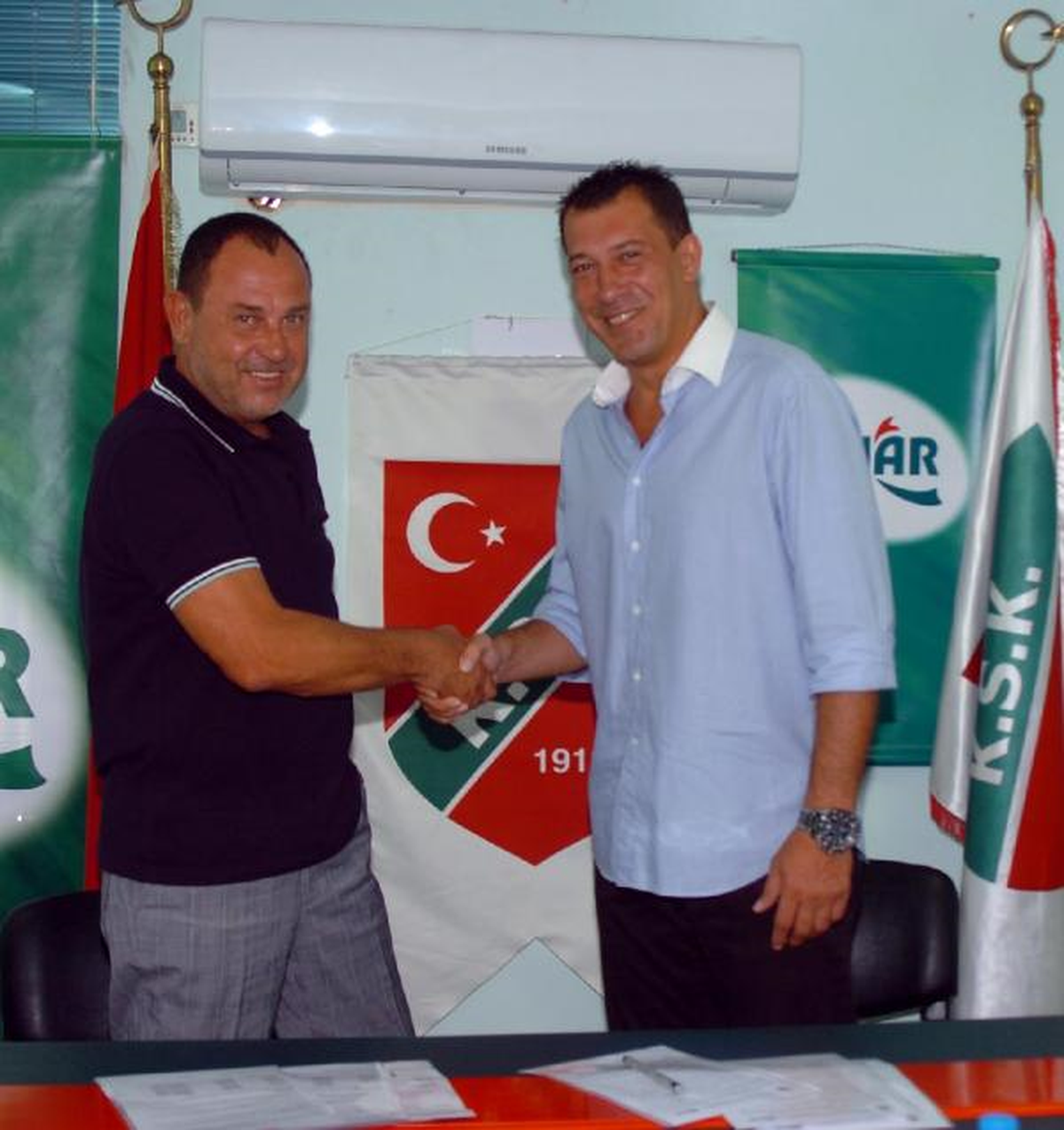 Pınar Karşıyaka Sarıca\'yla İmzaladı